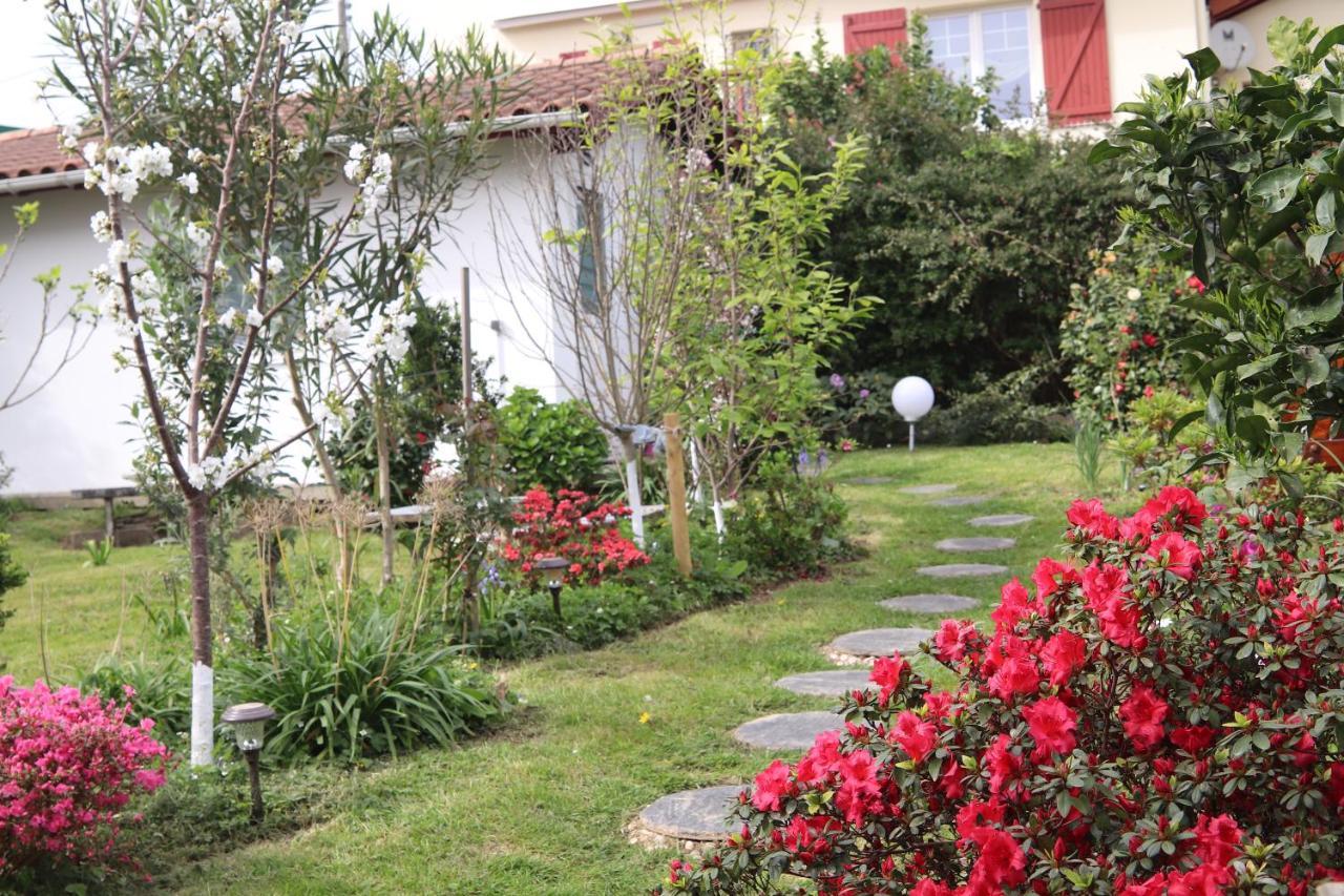 Chambres D'Hotes "Hor Dago" Pres De La Gare D'Hendaye Avec Le Petit-Dejeuner Kültér fotó